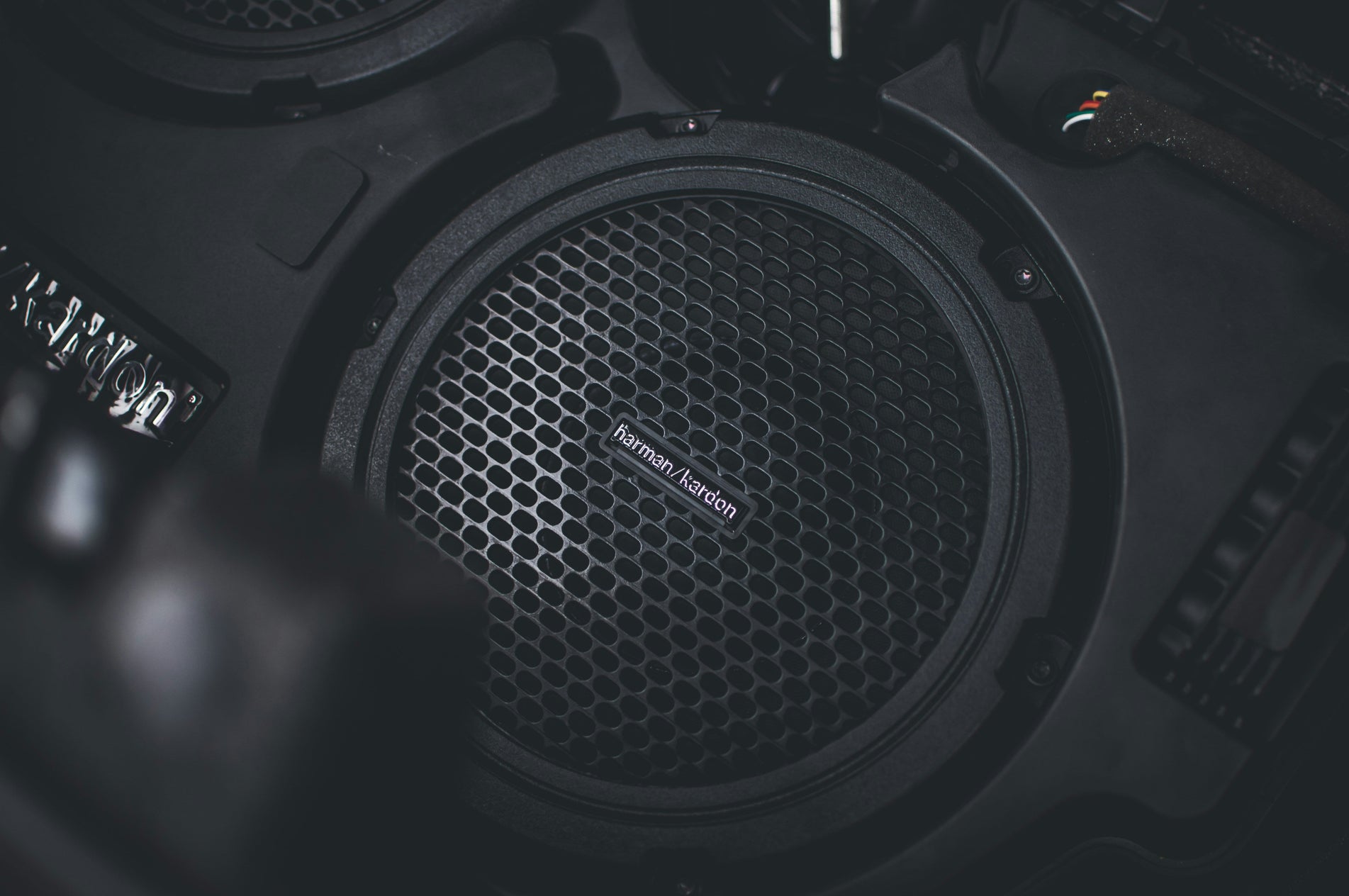 Come scegliere il miglior impianto audio per la tua auto: guida per non sbagliare